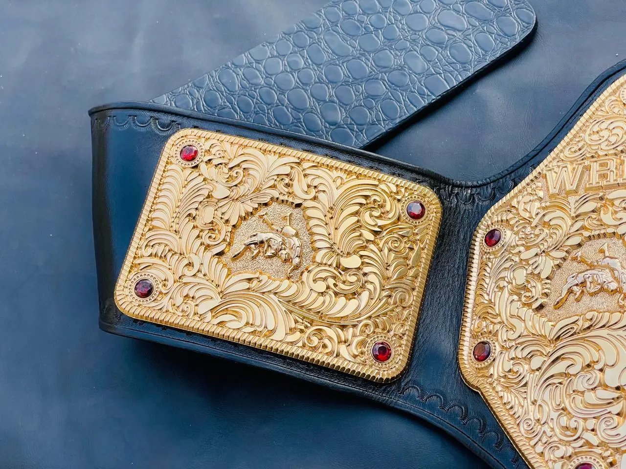 WWE Big Gold Championship Replica Belt (World Heavyweight Wrestling Champion style) - Image 5